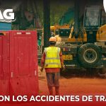 Las causas por las que se producen accidentes en el mundo de la construcción se resumen en: Lugares de trabajo estrechos, desordenados, mal iluminados Superficies de trabajo, como andamios, plataformas elevadas o suspendidas, escaleras, en condiciones defectuosas. Máquinas y herramientas en mal estado o sin las protecciones necesarias. Elementos defectuosos para el izado de cargas. Instalaciones eléctricas en mal estado o mal instaladas. Iluminación insuficiente. Quemaduras por trabajos de soldadura. Mala ventilación en espacios confinados. Trabajos permanentes en posturas incómodas. Falta de organización en la circulación de vehículos en obra. Mal estado de taludes y terraplenes. Actitudes temerarias de los trabajadores. Actuaciones de los trabajadores contra las normas establecidas.